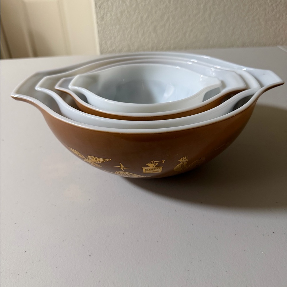 Vintage Pyrex “Early American” Cinderella Mixing Bowl Set (4-Piece)